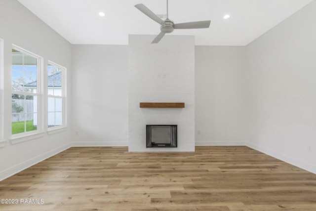 an empty living room with hardwood floors and a ceiling fan.